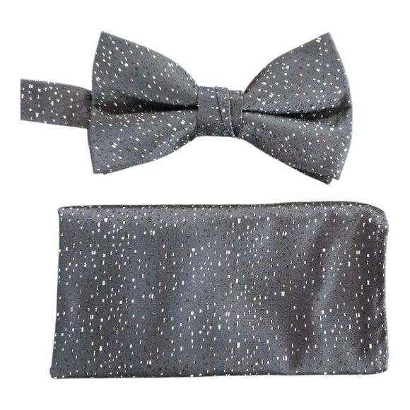 STACY ADAMS NAVY SILVER METALLIC  FASHION BOXED BOW TIE & POCKET SQUARE SET. - Picture 2 of 5